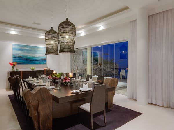 Grand Cliff Front Residence - Living room